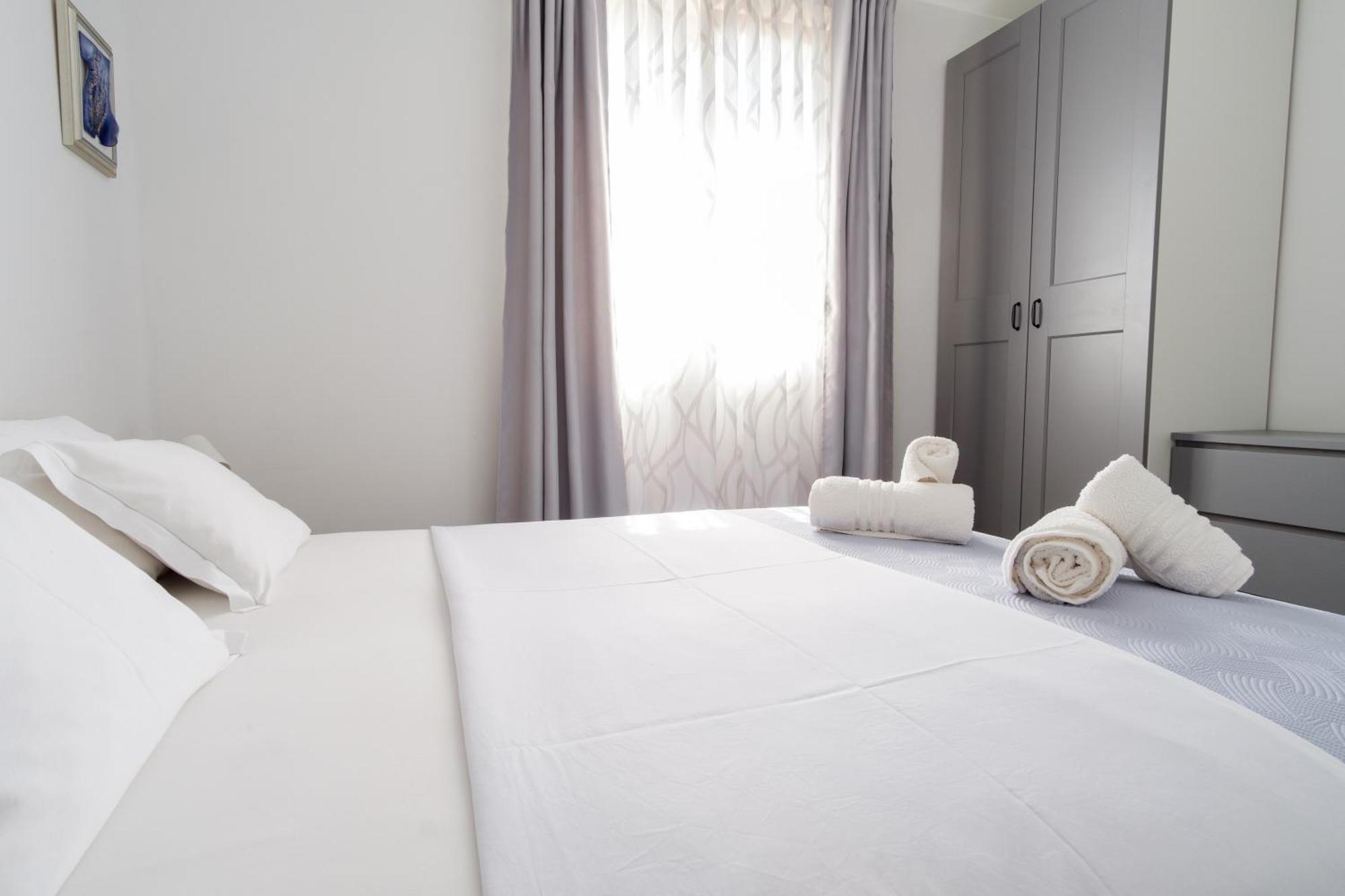 Apartments Grape Pirovac Extérieur photo